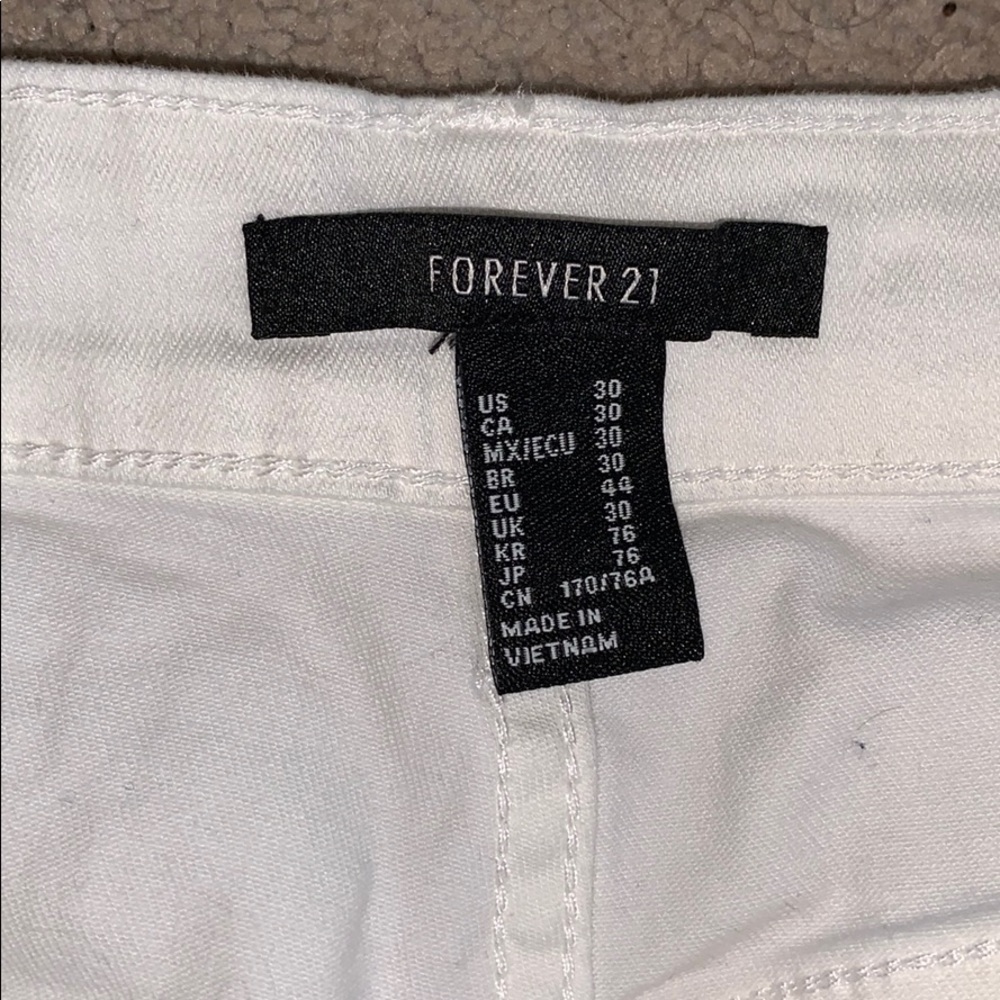 Distressed jeans - Picture 2 of 3